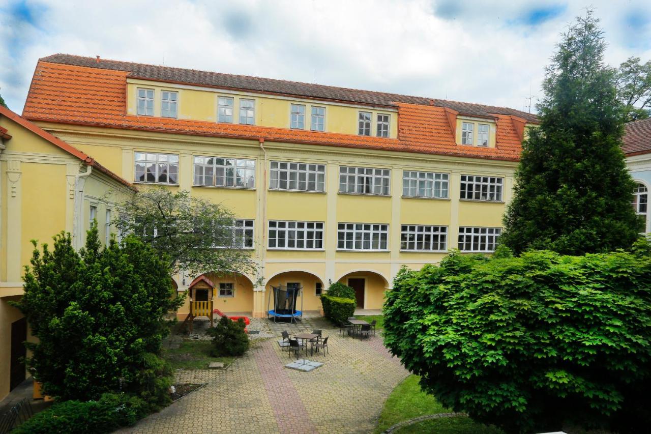 Hotel Magnolia Roudnice nad Labem Exterior photo