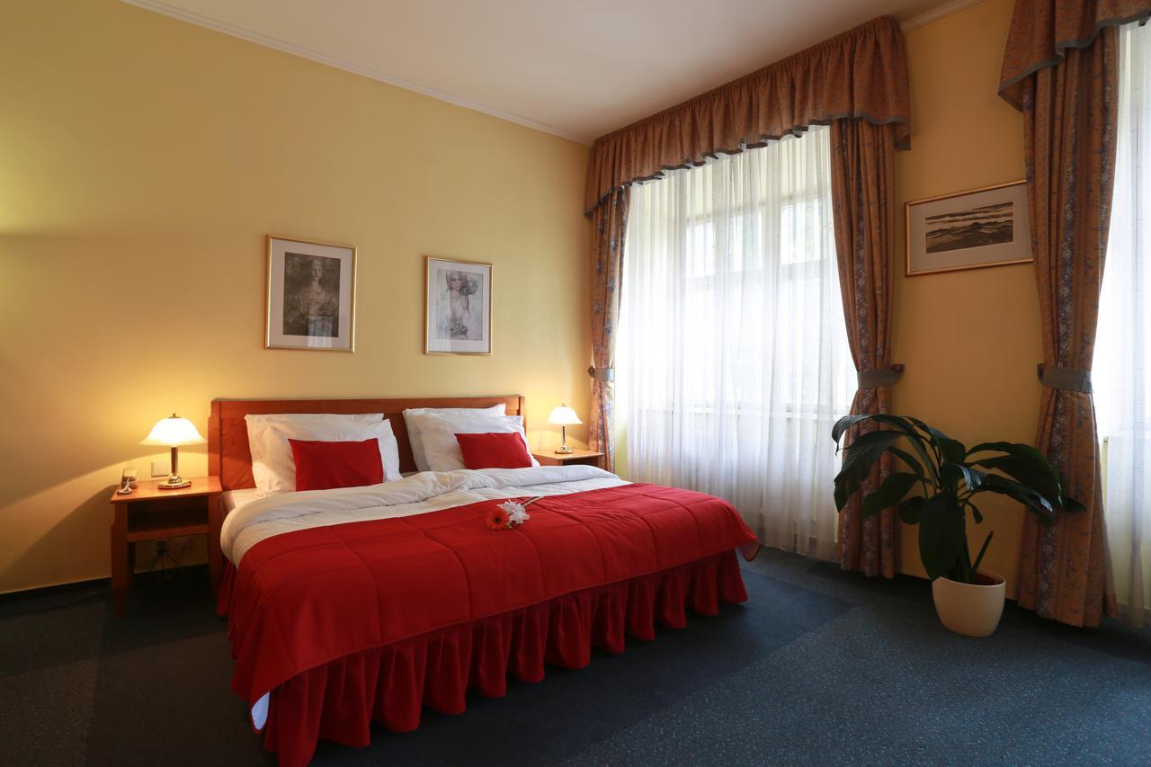 Hotel Magnolia Roudnice nad Labem Exterior photo